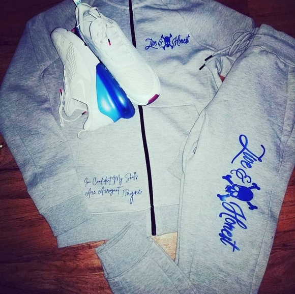 The whole sweatsuit not the sneakers - Picture 2 of 4